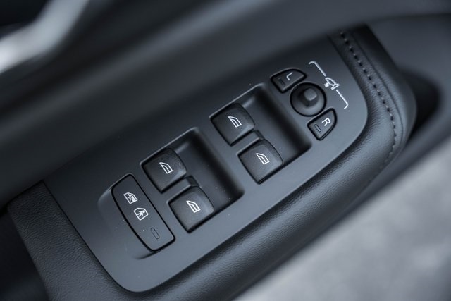 2025 Volvo XC60 Hybrid T8 Plus photo 34