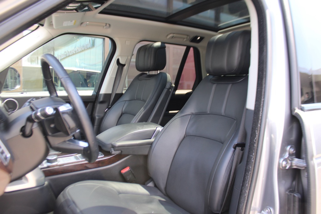 2020 Land Rover Range Rover HSE photo 5
