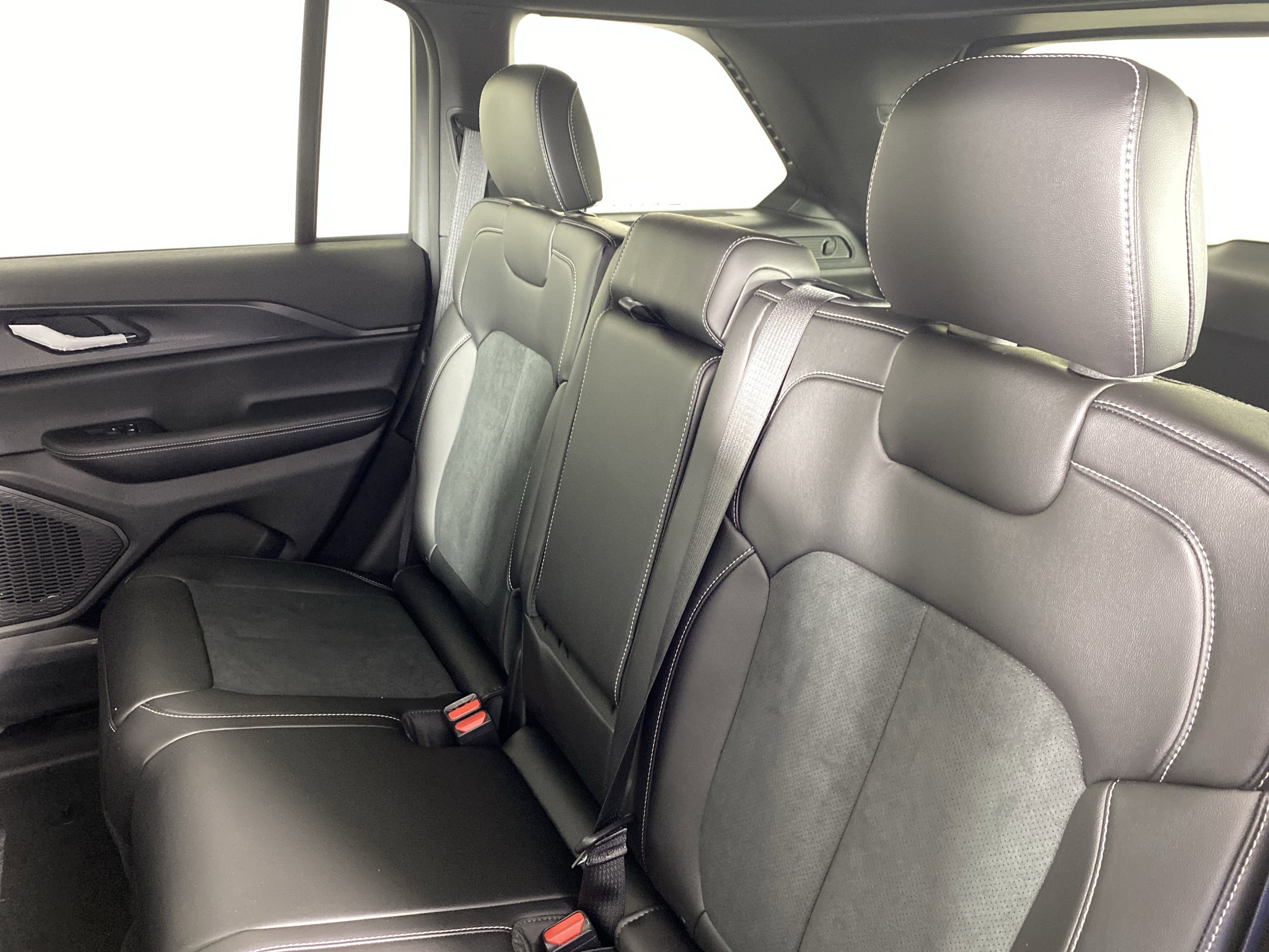 2025 Jeep Grand Cherokee Altitude X photo 4
