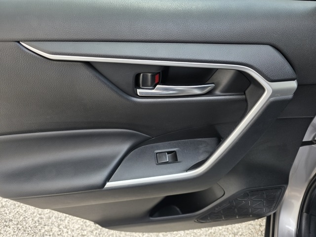 2024 Toyota RAV4 Hybrid XLE photo 10