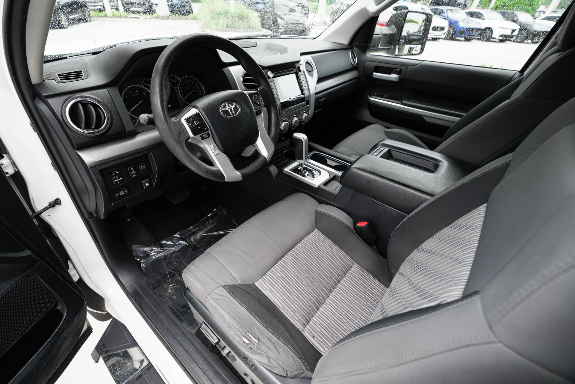 2016 Toyota Tundra SR5 photo 9