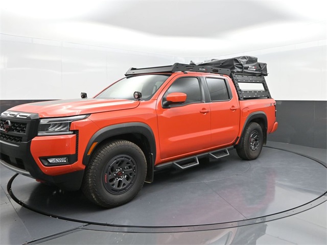 2025 Nissan Frontier LE photo 2