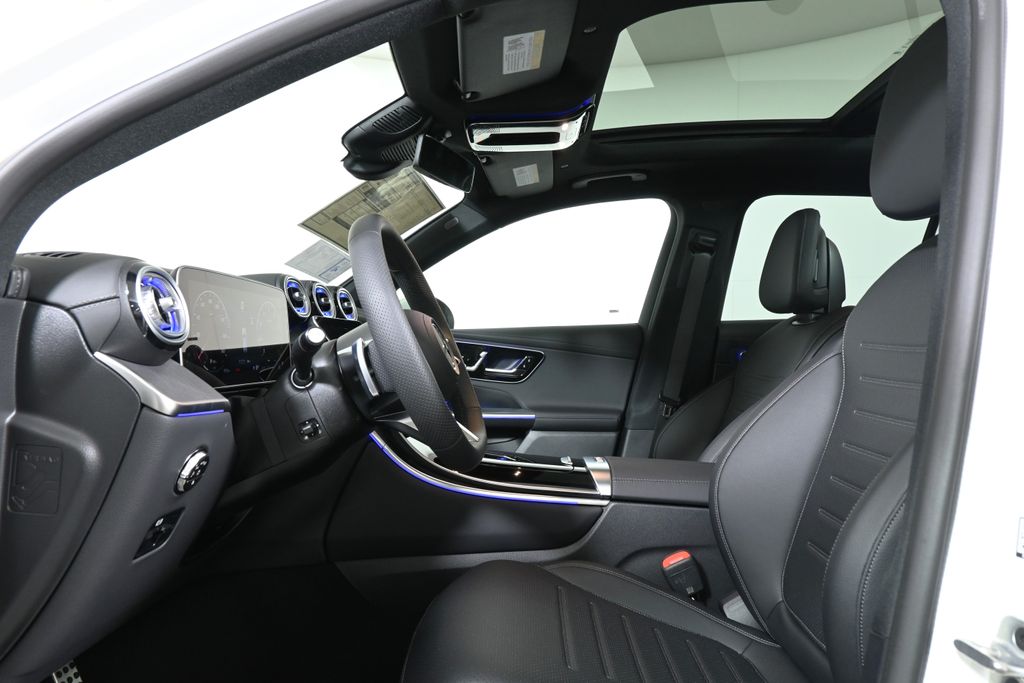 2025 Mercedes Benz GLC 300 4MATIC photo 3