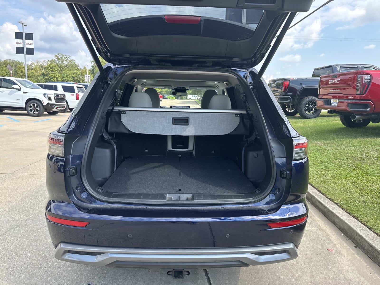 2025 Mitsubishi Outlander SEL photo 6