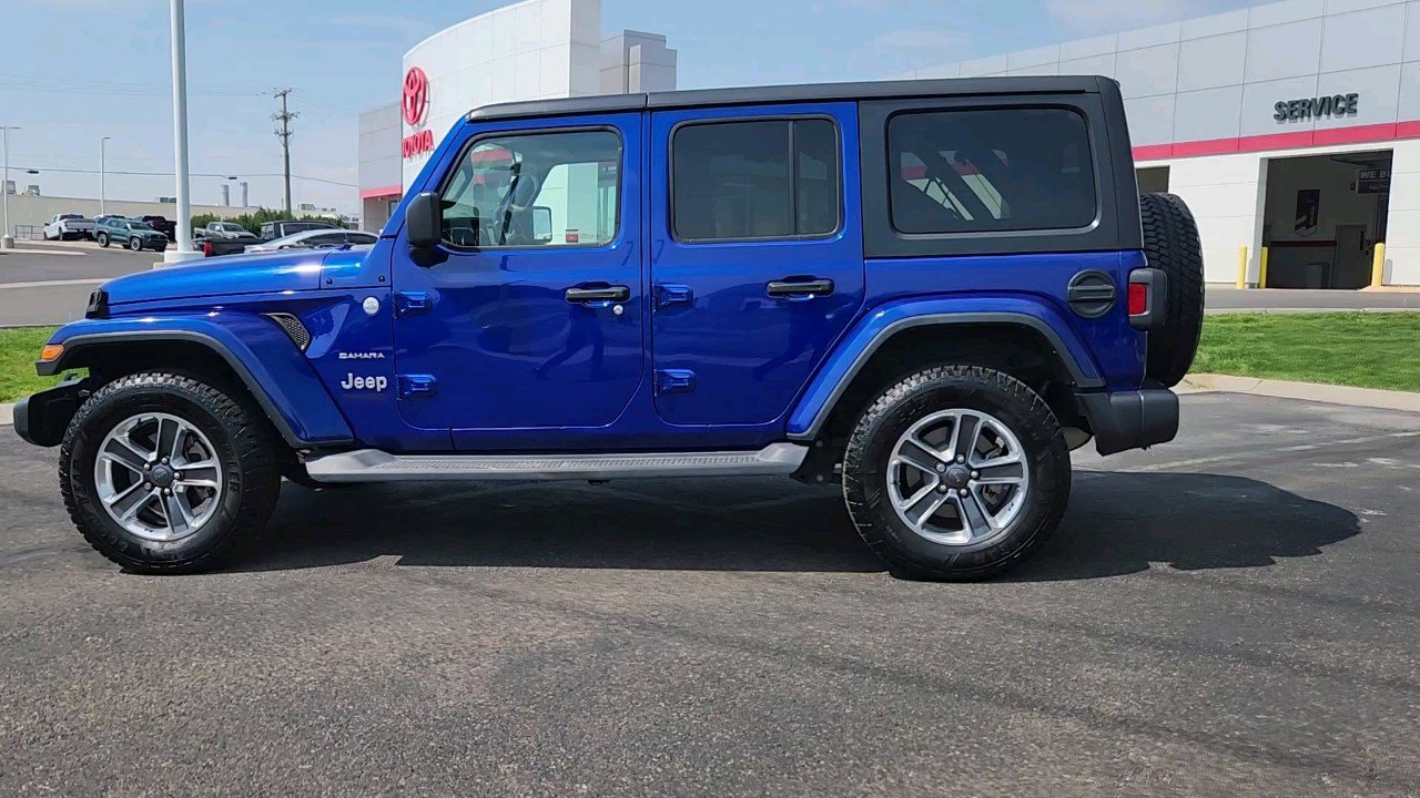 2018 Jeep Wrangler Unlimited Sahara photo 2