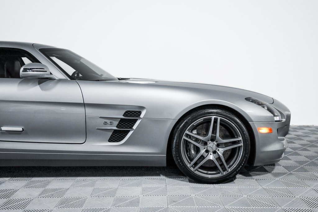 2011 Mercedes Benz SLS AMG photo 2
