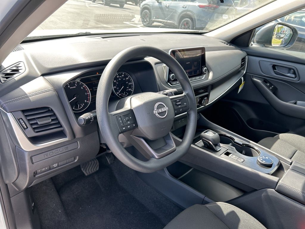 2025 Nissan Rogue S photo 16