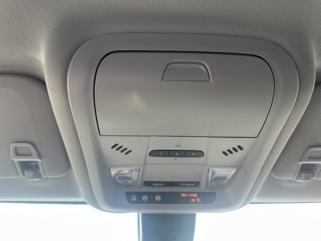 Used 2024 Summit White Chevrolet Premier image 25