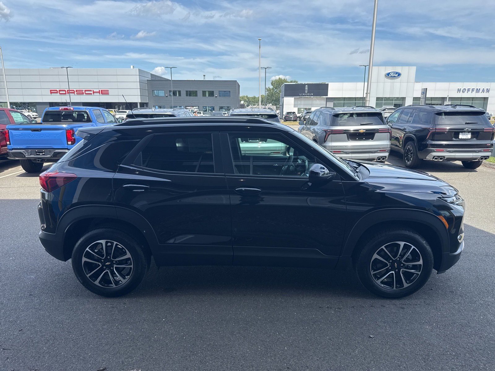 2025 Chevrolet Trailblazer LT photo 4