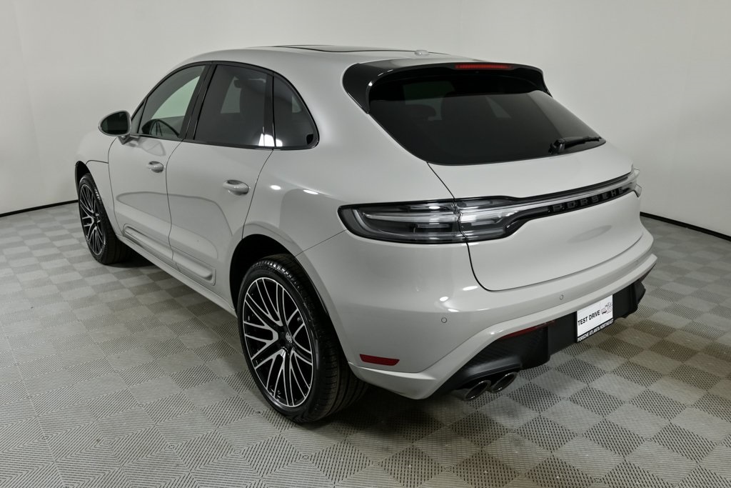 2026 Porsche Macan Base photo 3