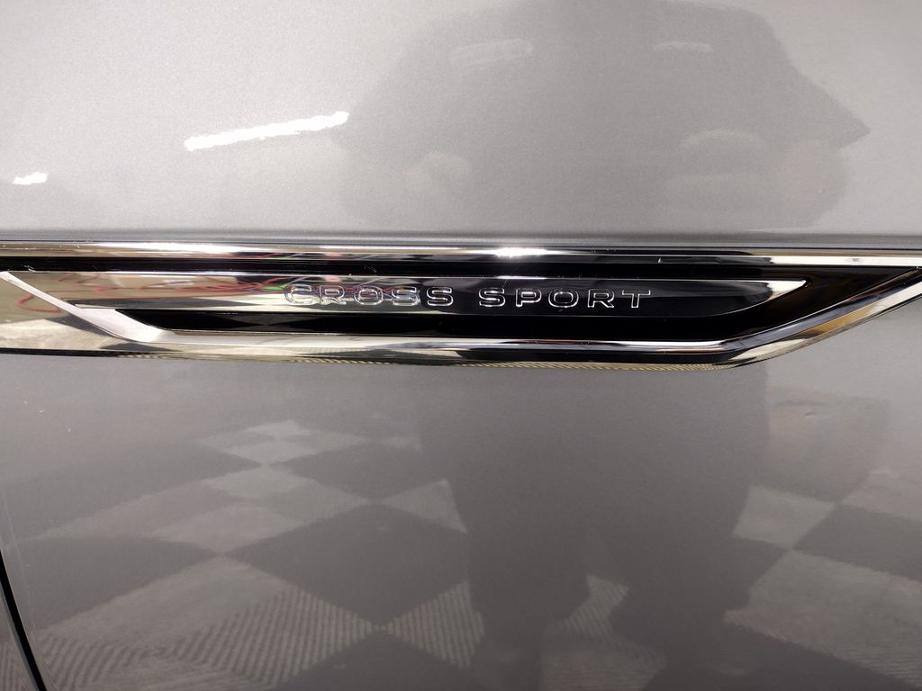 2026 Volkswagen Atlas Cross Sport SEL Premium R-Line photo 2
