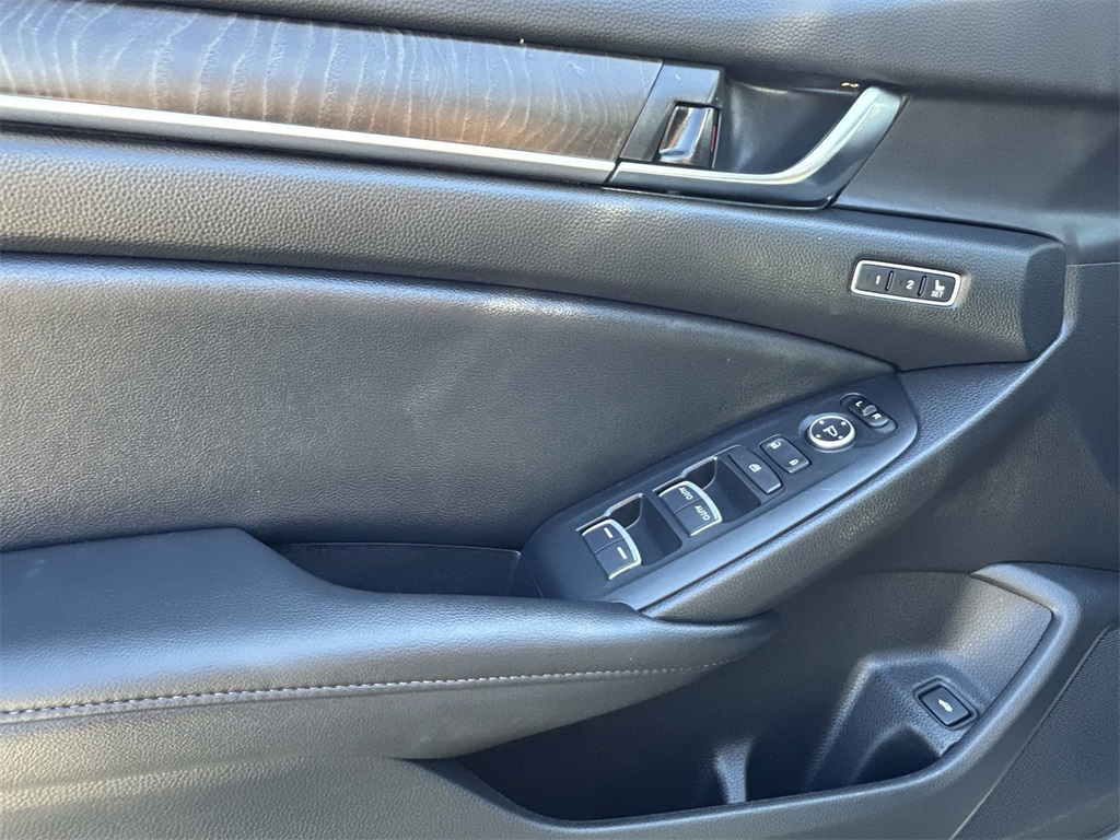 2022 Honda Accord Touring 2.0T photo 21