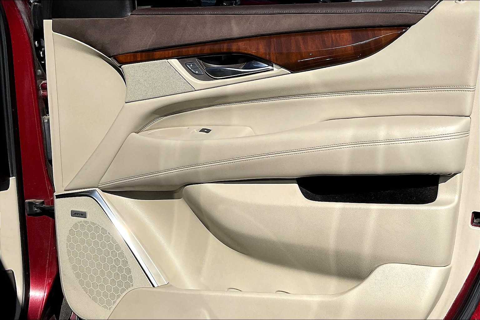 2017 Cadillac Escalade Luxury photo 21