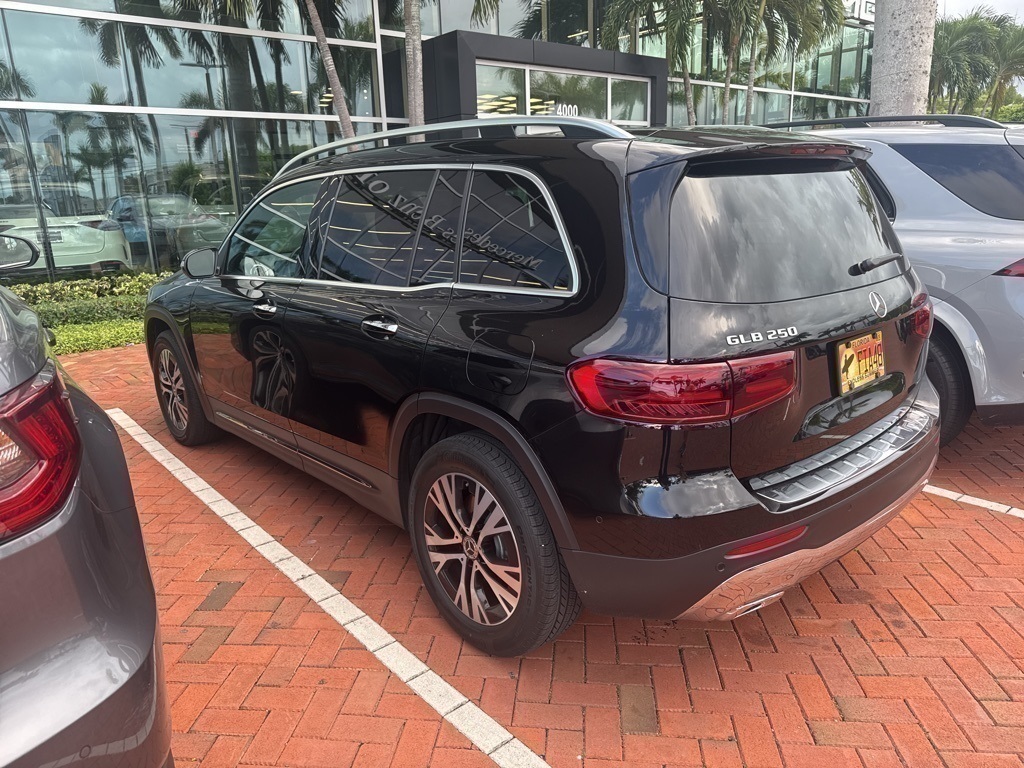 2024 Mercedes Benz GLB 250 photo 3