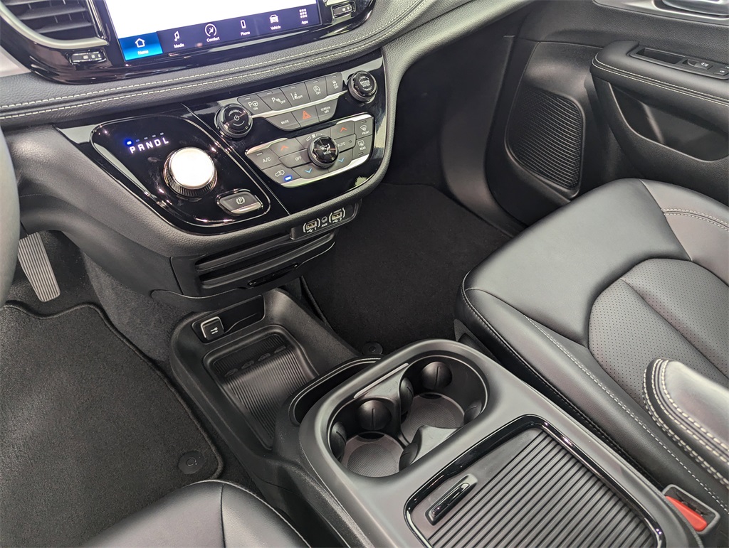 2024 Chrysler Pacifica Touring L photo 24