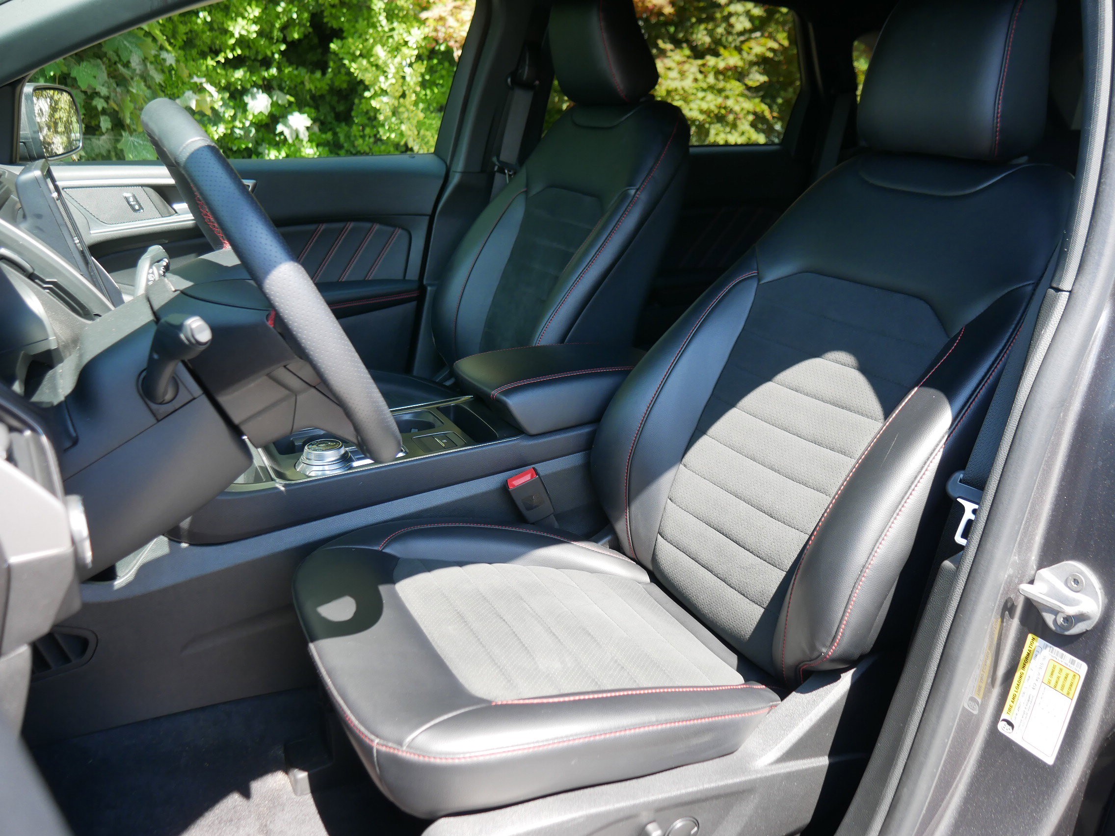 2024 Ford Edge ST-Line photo 31