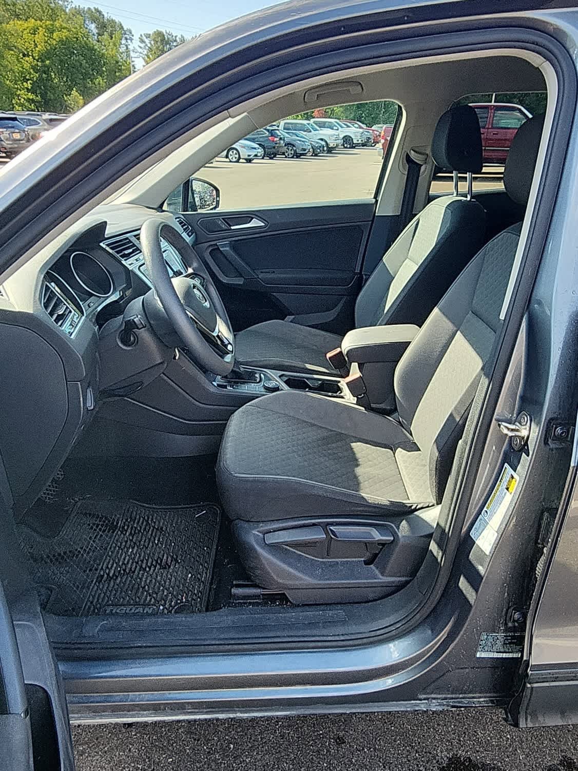 2019 Volkswagen Tiguan S photo 5