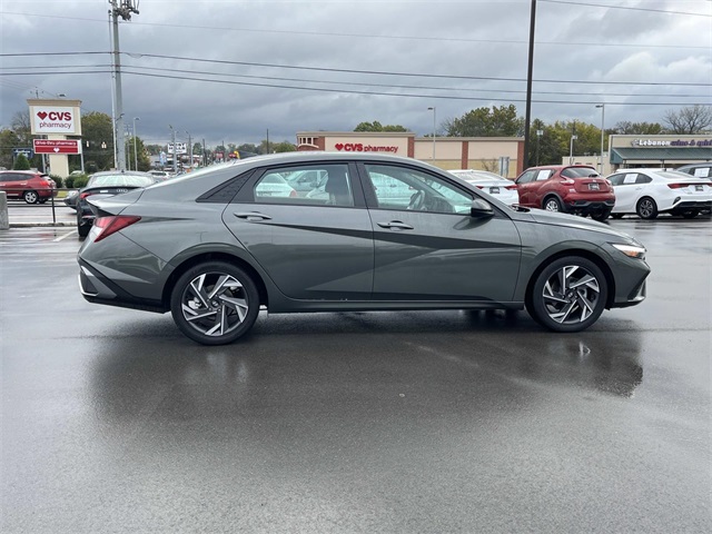 2025 Hyundai Elantra SEL Sport photo 4