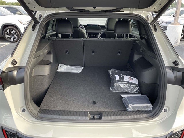 2025 Volkswagen Tiguan SE R-Line Black photo 9