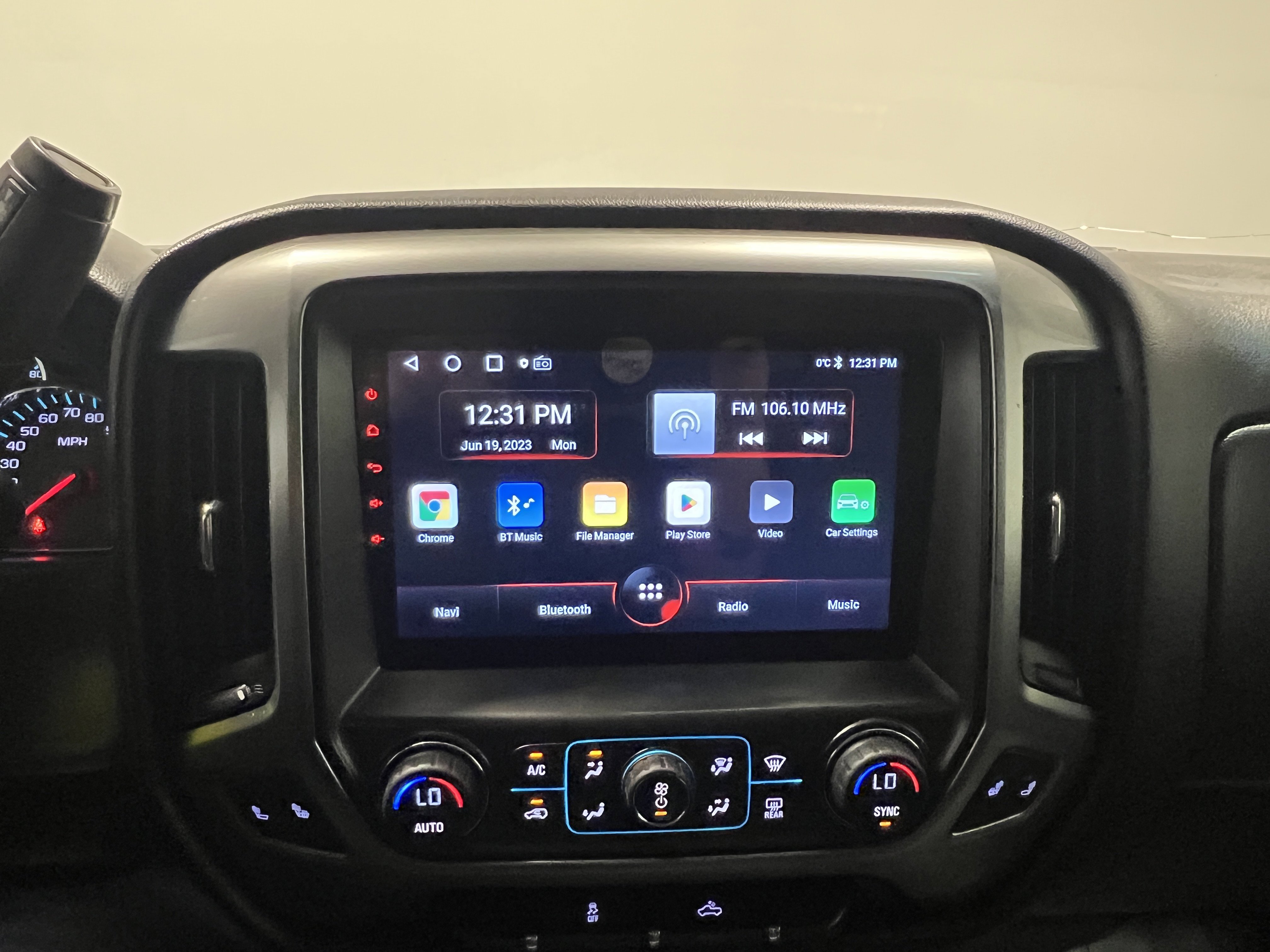 2015 Chevrolet Silverado 1500 LT photo 11