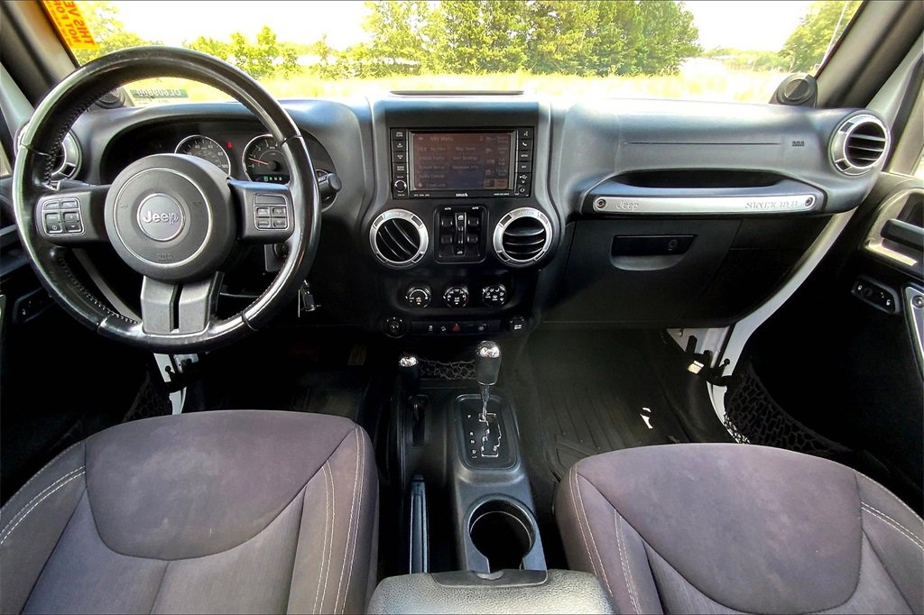 2013 Jeep Wrangler Unlimited Sahara photo 15