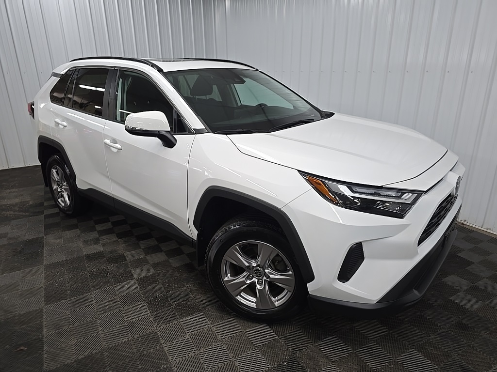 2022 Toyota RAV4 XLE photo 7
