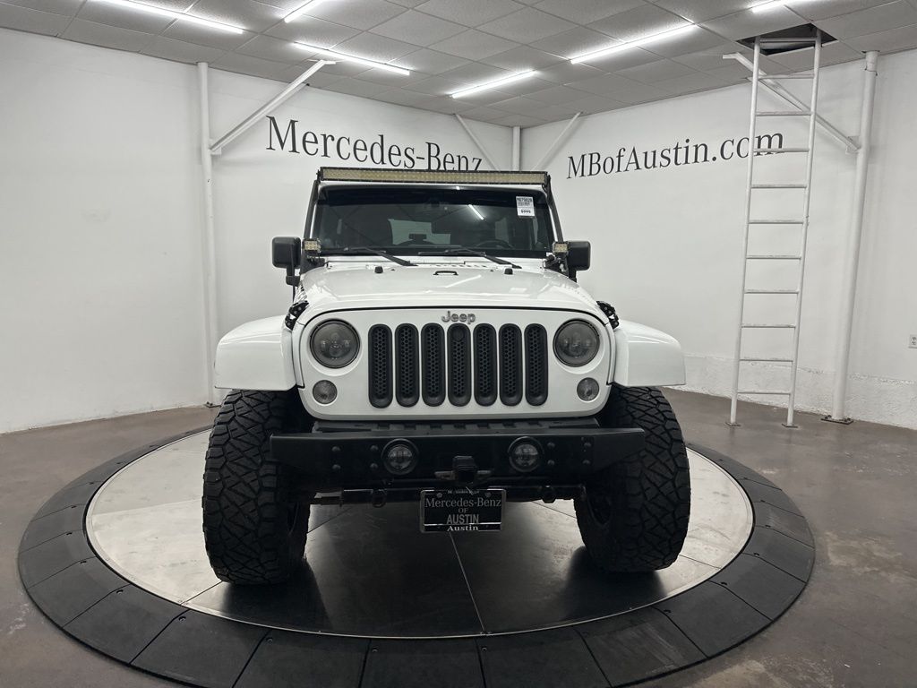 2014 Jeep Wrangler Unlimited Sahara photo 2