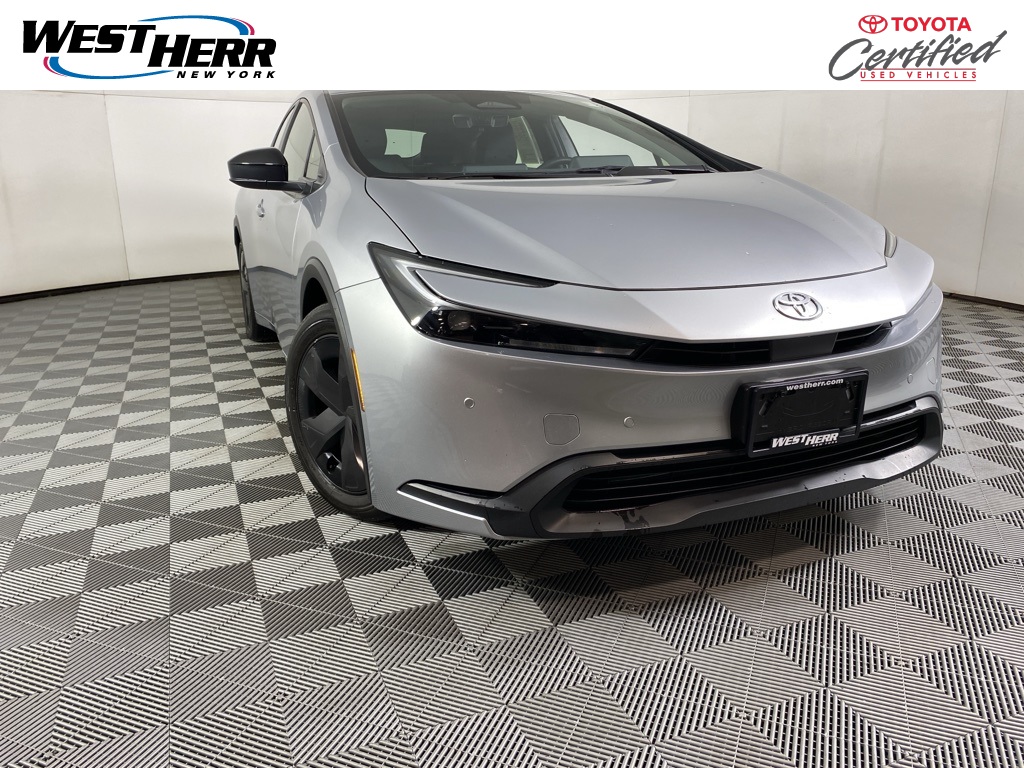 2023 Toyota Prius LE's photo