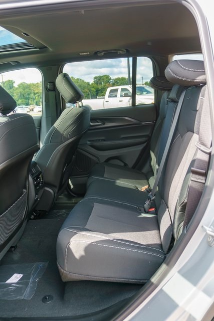 2025 Jeep Grand Cherokee Laredo X photo 4