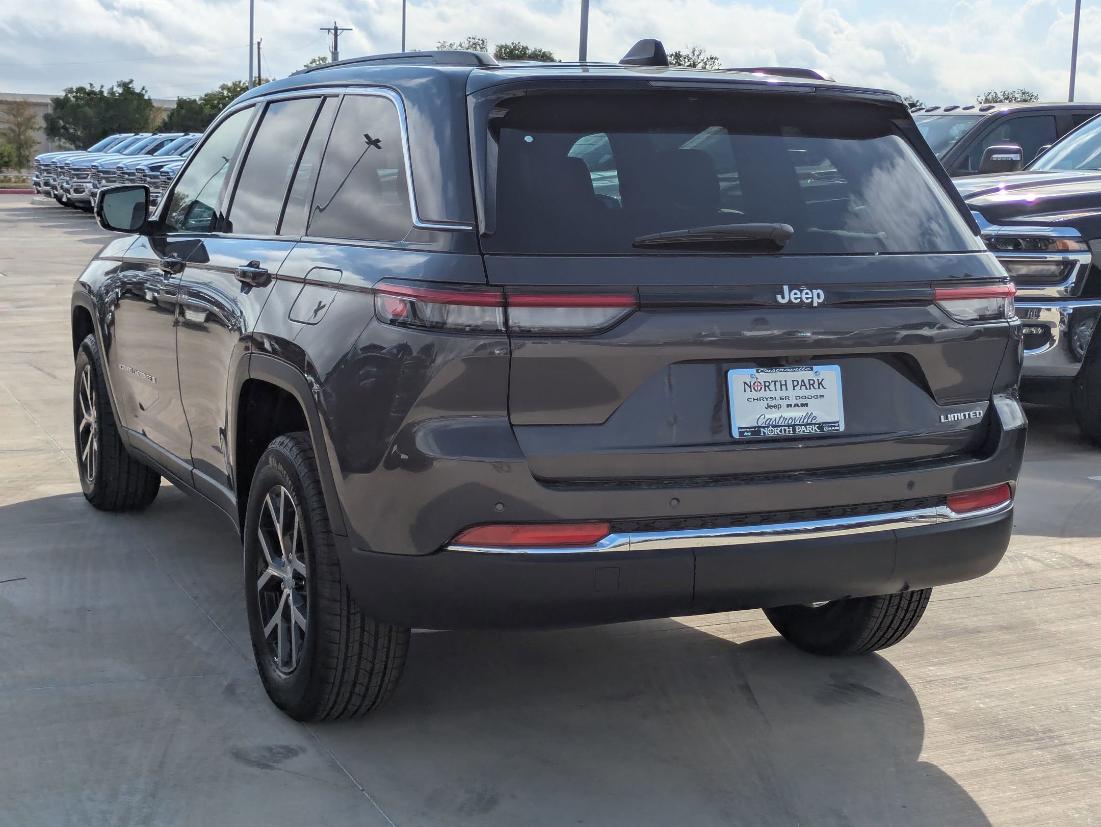 2025 Jeep Grand Cherokee Limited photo 4