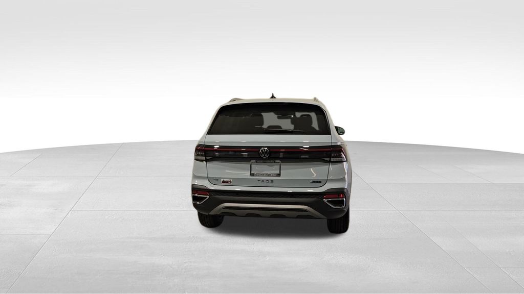 2025 Volkswagen Taos SE photo 4
