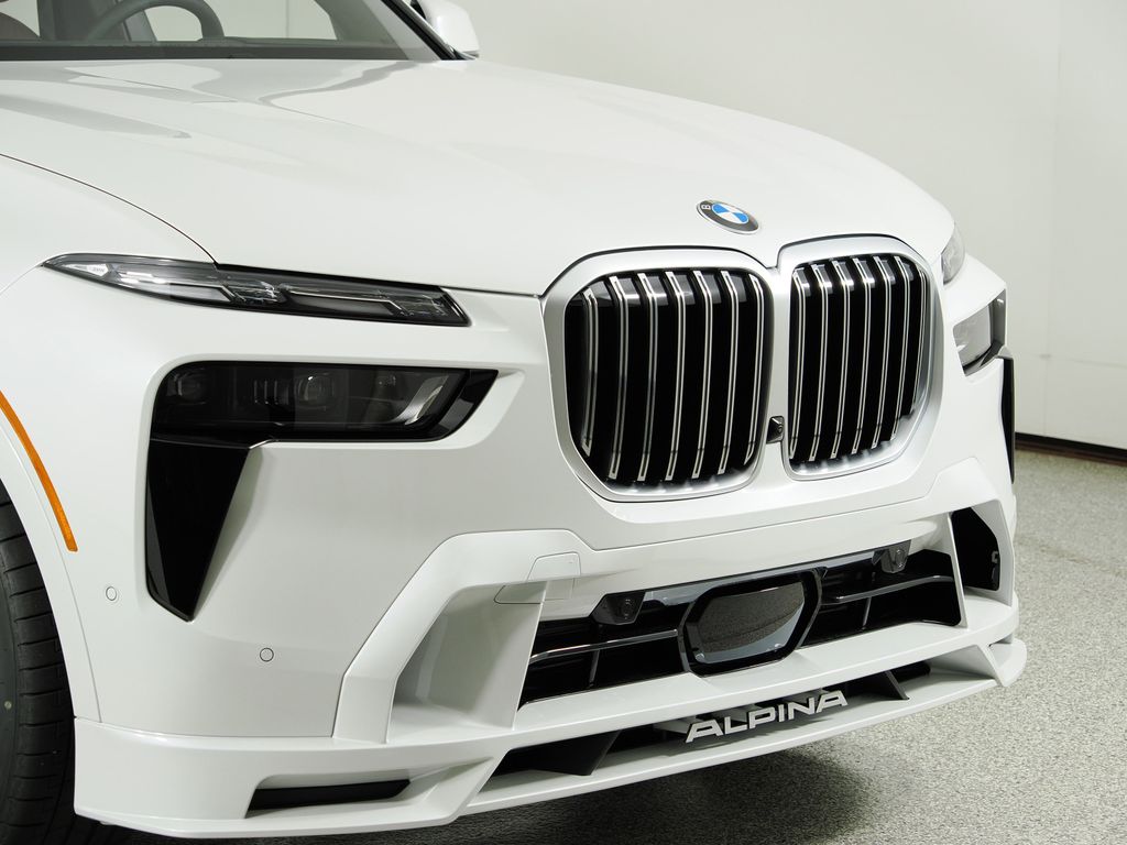New 2026 Mineral White Metallic BMW ALPINA XB7 image 3