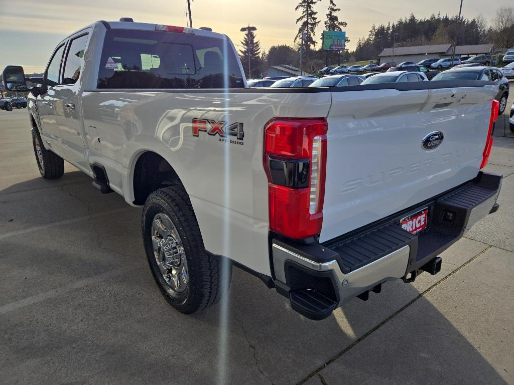 2025 Ford F-350 Lariat photo 3