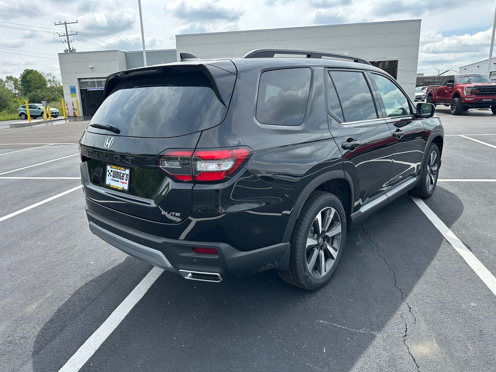 2025 Honda Pilot Elite photo 2