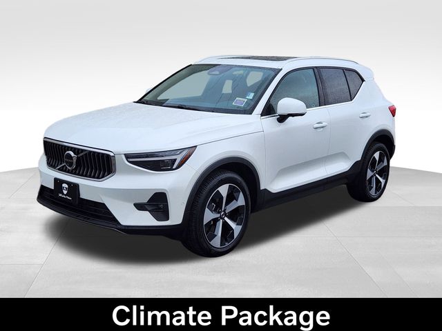 2025 Volvo XC40 Plus photo 2