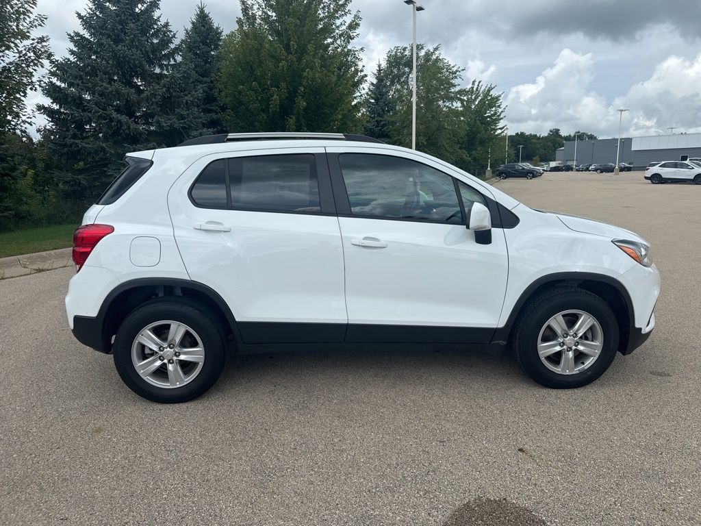 2022 Chevrolet Trax LT photo 2