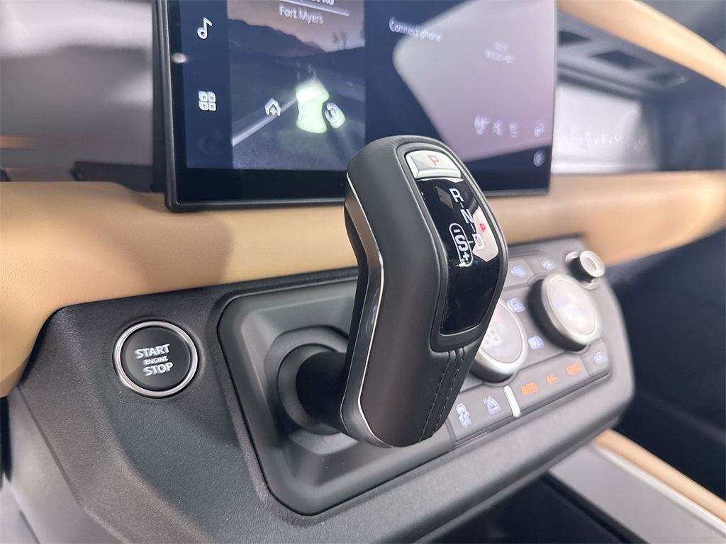 2025 Land Rover Defender 130 X photo 16