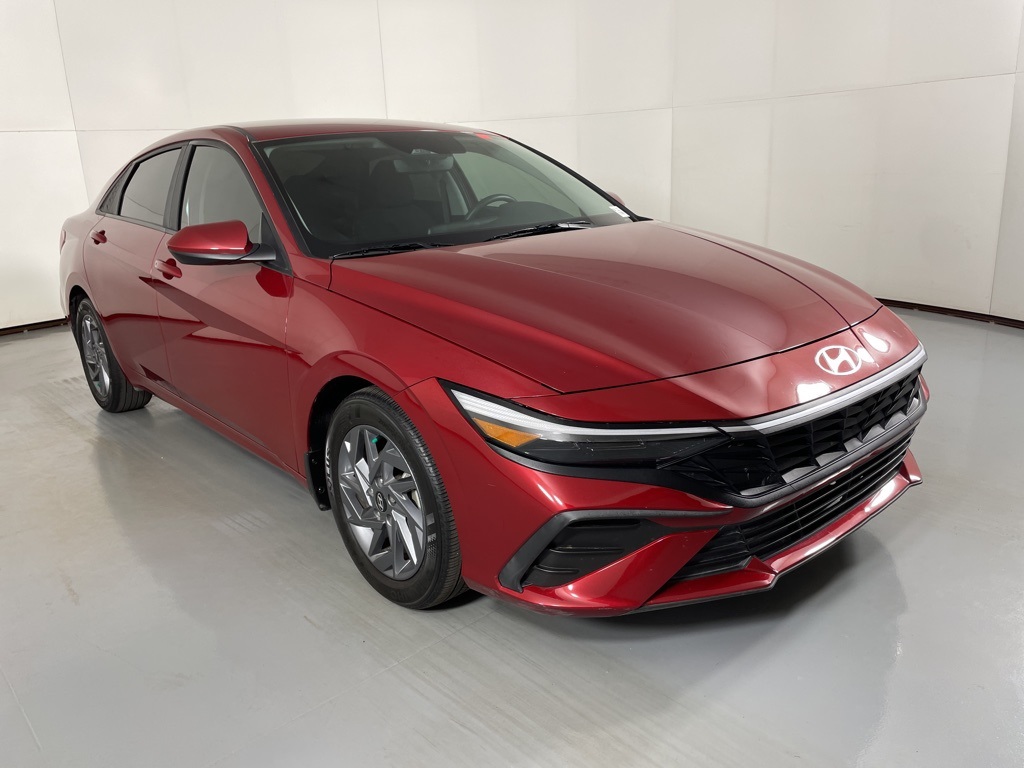 2024 Hyundai Elantra SEL photo 2