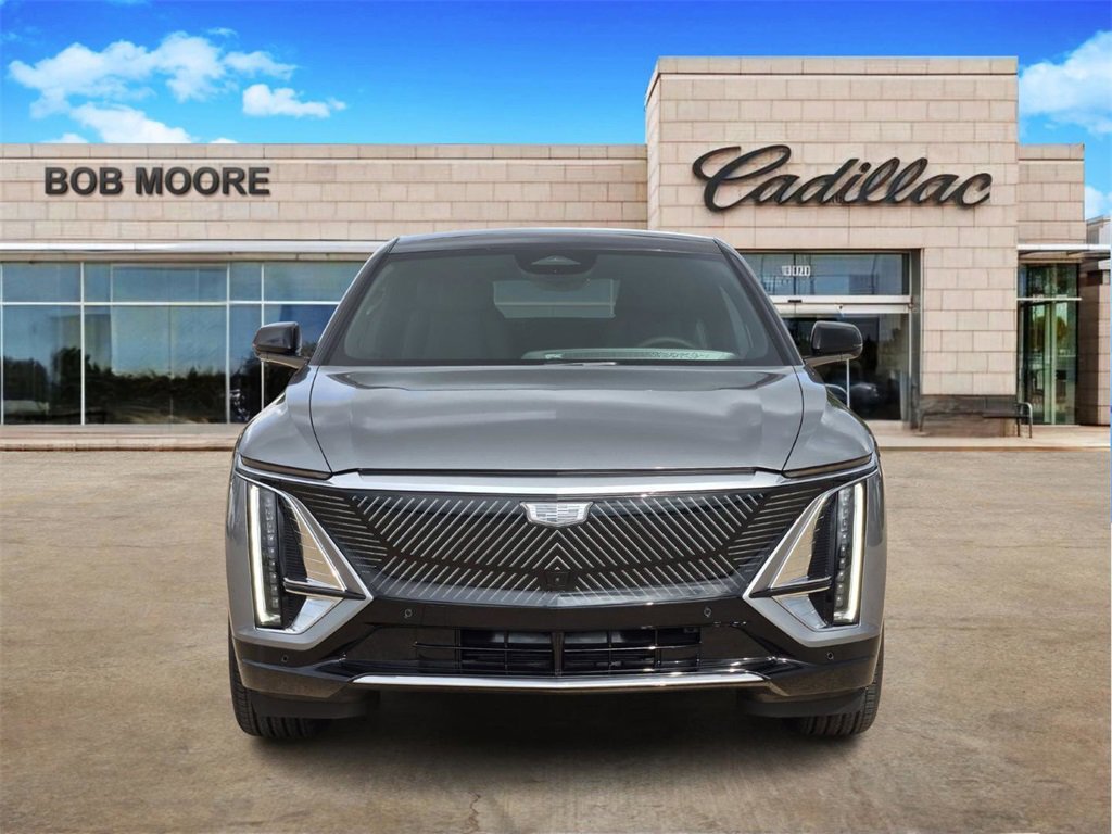 2025 Cadillac Lyriq Luxury photo 2