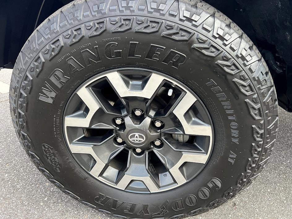 2023 Toyota Tacoma TRD Off-Road photo 9