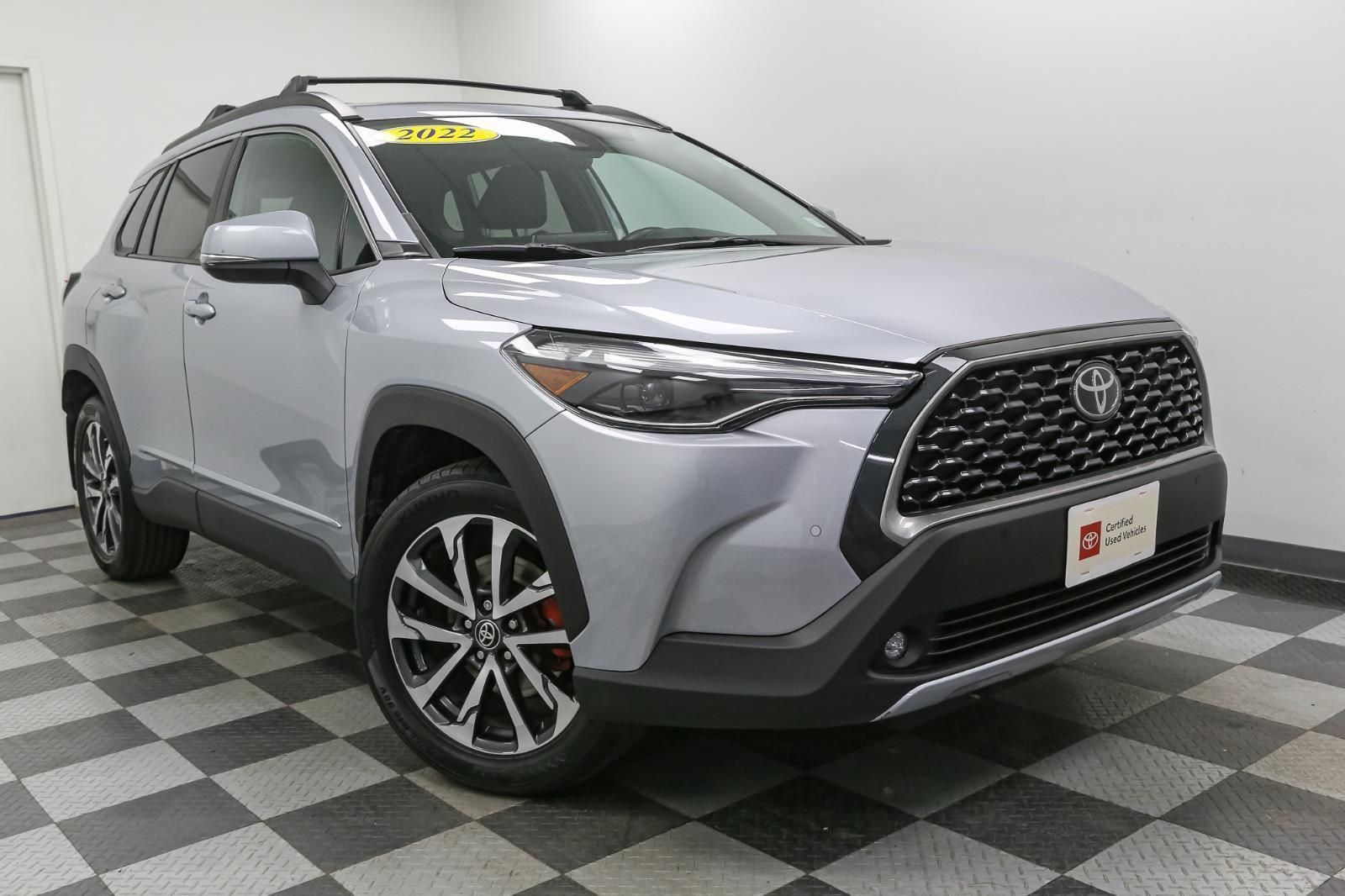 2022 Toyota Corolla Cross XLE photo 2