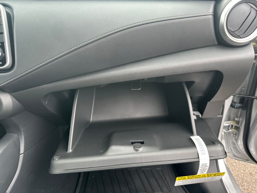 2025 Nissan Versa 1.6 S photo 26
