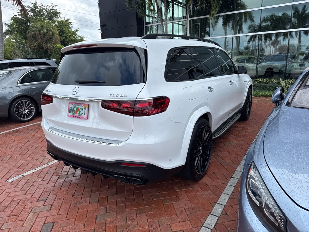 2025 Mercedes Benz GLS 63 AMG 4MATIC photo 3