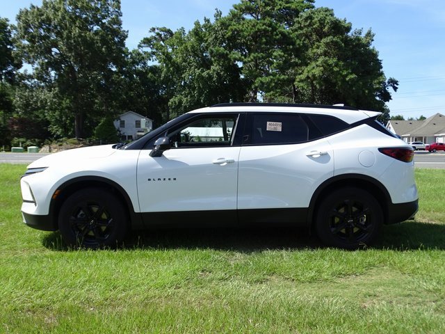 2023 Chevrolet Blazer 2LT photo 2