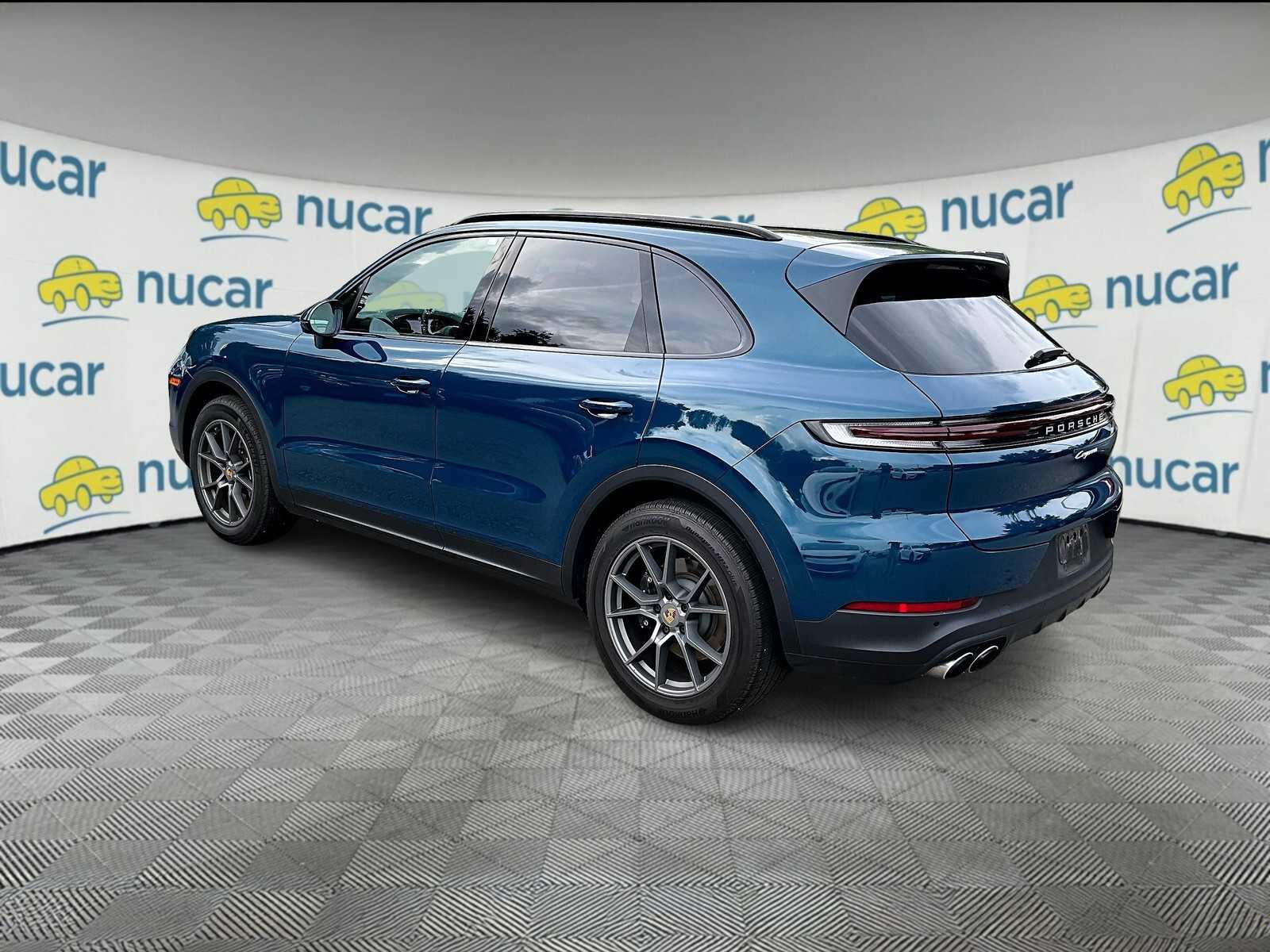 2024 Porsche Cayenne photo 3