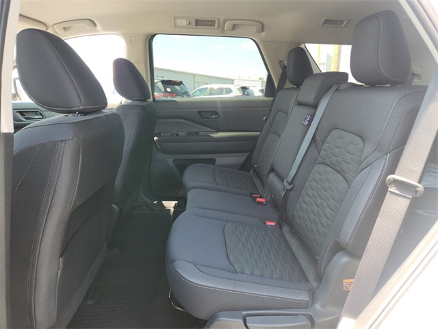 2025 Nissan Pathfinder SV photo 7
