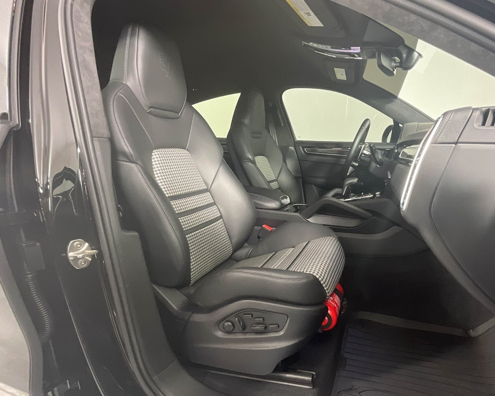 2023 Porsche Cayenne Coupe GTS photo 19