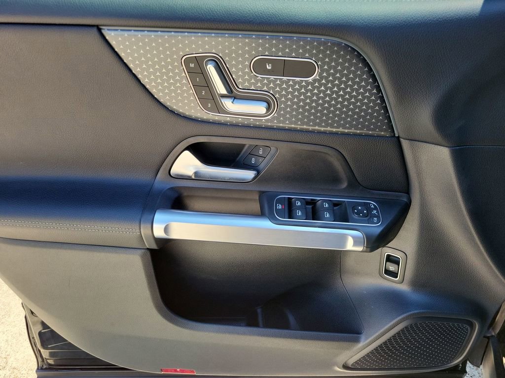 2024 Mercedes Benz GLB 250 photo 20