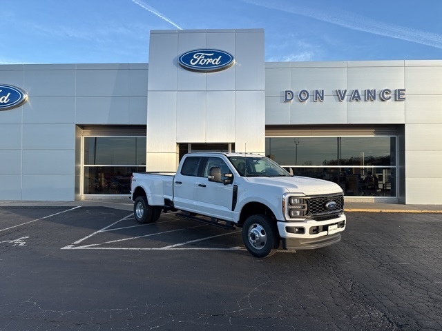 2026 Ford F-350 Super Duty XL's photo