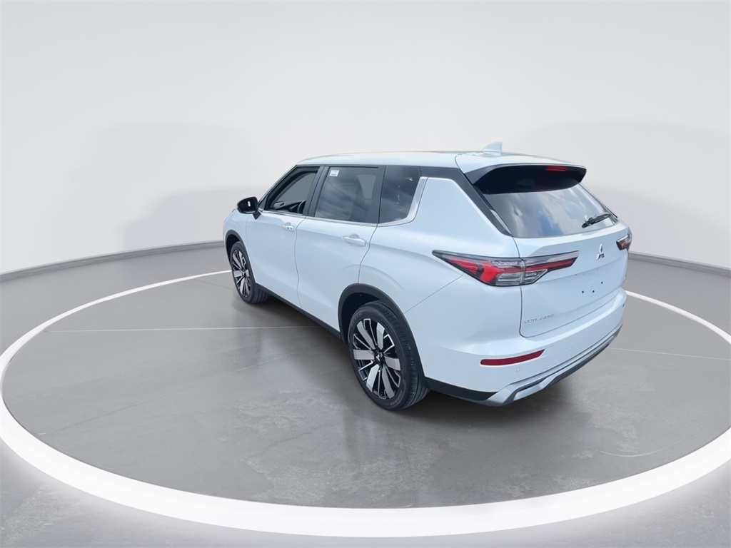 2025 Mitsubishi Outlander SE photo 5
